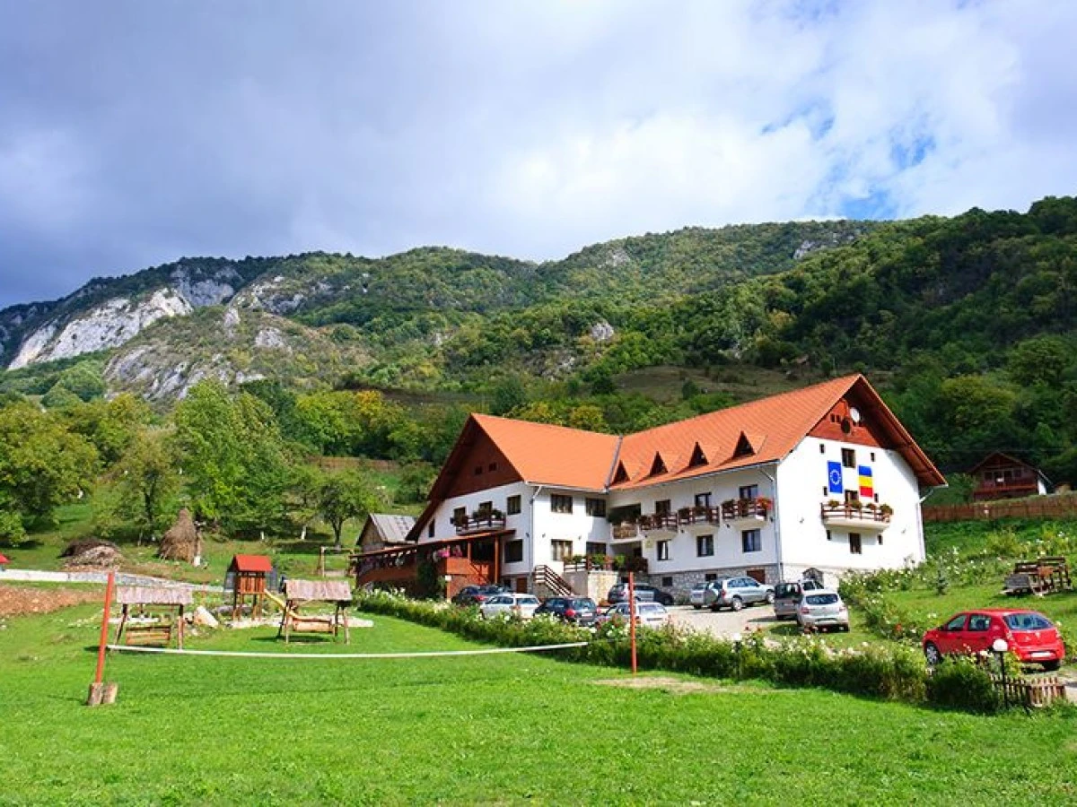 Alojamiento Pensiunea Sub Piatra