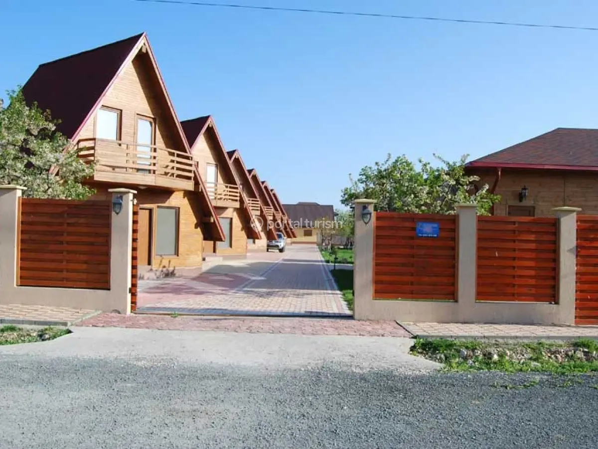 Complex Turistic Equinox Club